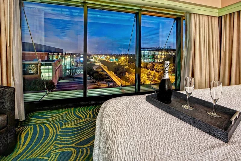 Hotels with jacuzzi in room in Norfolk