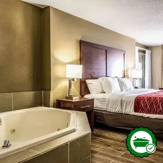 Hotels with jacuzzi in room in Norwalk