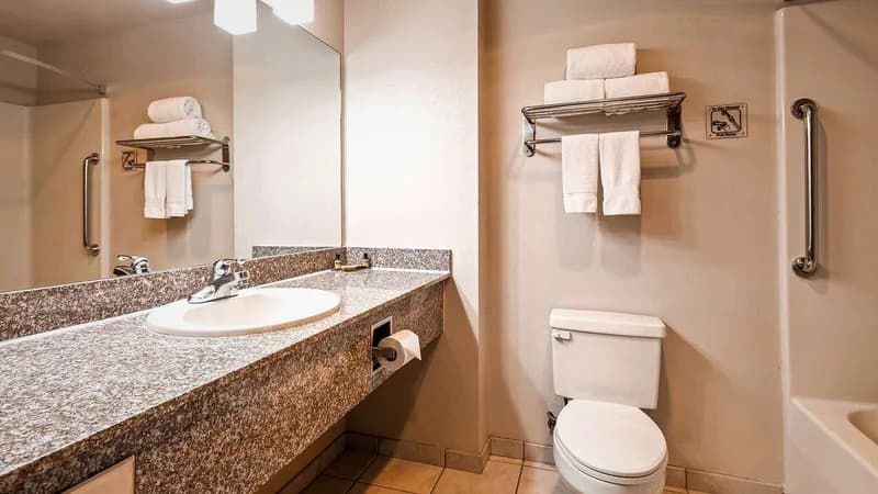 Hotels with jacuzzi in room in Oklahoma City