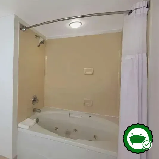 In-room jacuzzi at Wingate by Wyndham Oklahoma City Airport in Oklahoma City