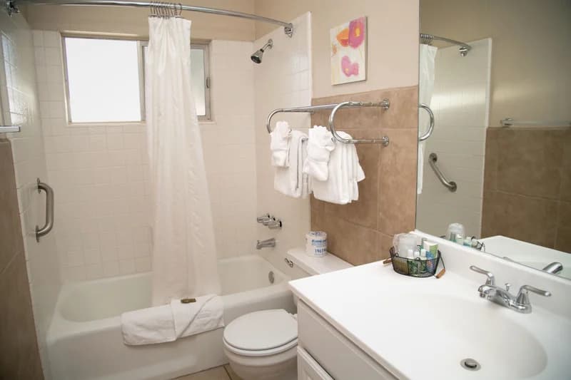Hotels with jacuzzi in room in Palm Desert