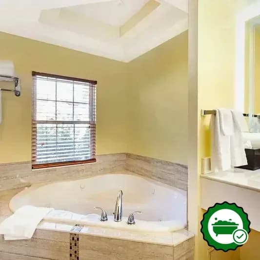 Hotels with jacuzzi in room in Plymouth