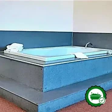 Hotels with jacuzzi in room in Portage