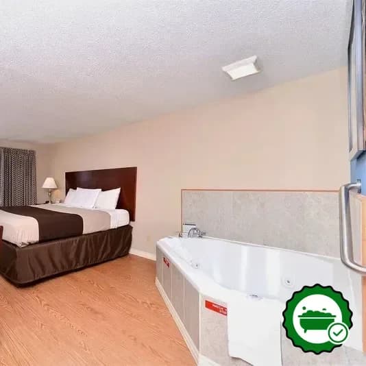 Hotels with jacuzzi in room in Saint Clairsville