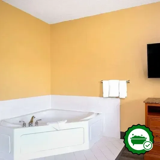 Hotels with jacuzzi in room in Salisbury