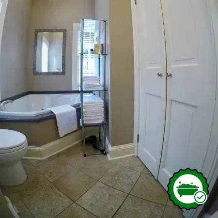 In-room jacuzzi at Catherine Ward House Inn in Savannah, Georgia