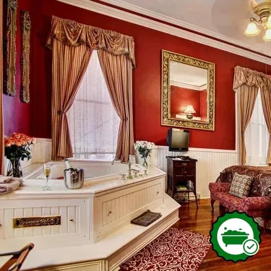 In-room jacuzzi at McMillan Inn in Savannah