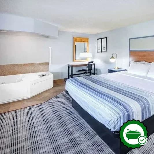 Hotels with jacuzzi in room in Sayre