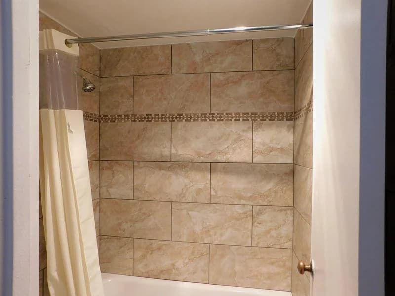 Hotels with jacuzzi in room in Silver City