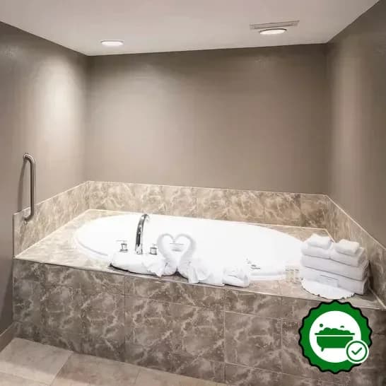 Hotels with jacuzzi in room in Skokie
