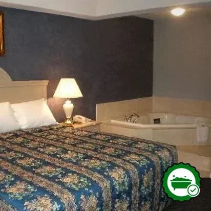 Hotels with jacuzzi in room in Smithville