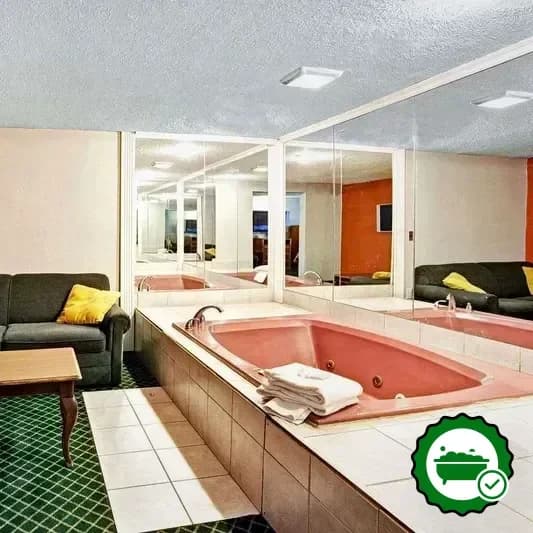 Hotels with jacuzzi in room in Sterling Heights