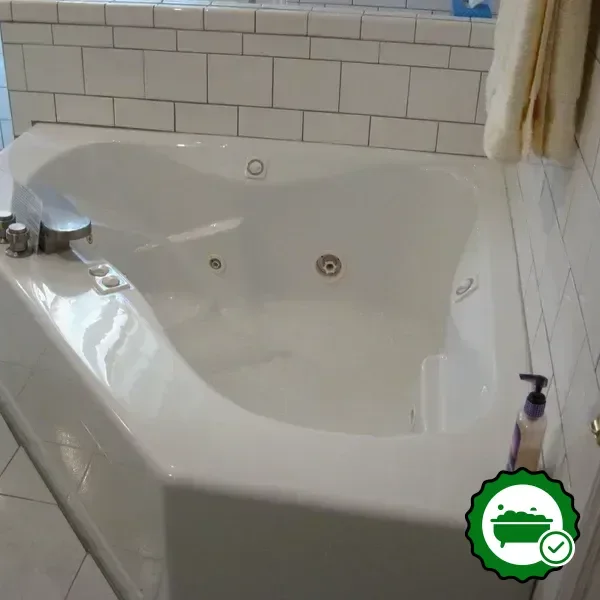 In-room jacuzzi at Bayberry House Bed And Breakfast in Steubenville