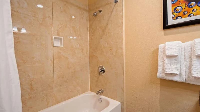 Hotels with jacuzzi in room in Stockton