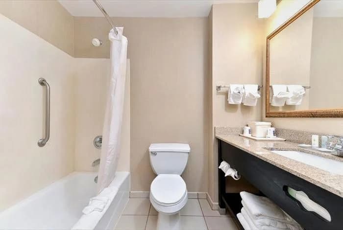 Comfort Inn & Suites at Stone Mountain