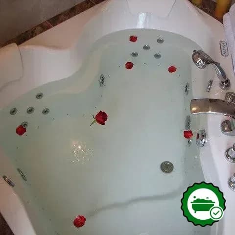 Jetted bathtub