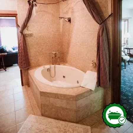 In-room jacuzzi at Grey Hare Inn in Traverse City, Michigan