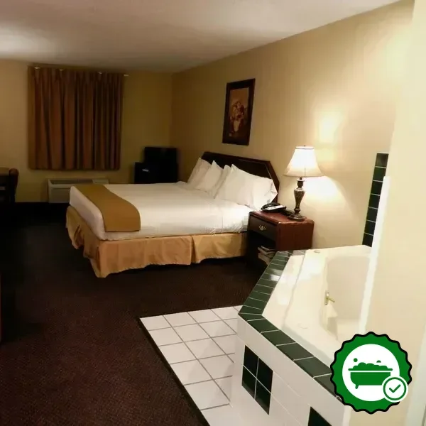 Hotels with jacuzzi in room in Troy