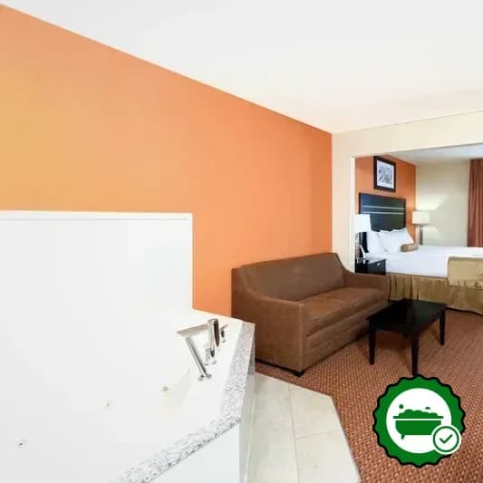 Hotels with jacuzzi in room in Tulsa