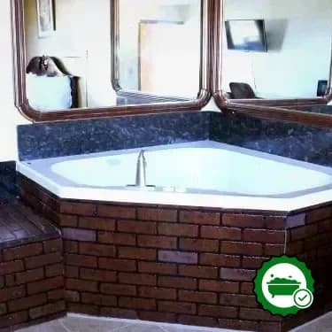 In-room jacuzzi at Royal Inn & Suites in Tyler