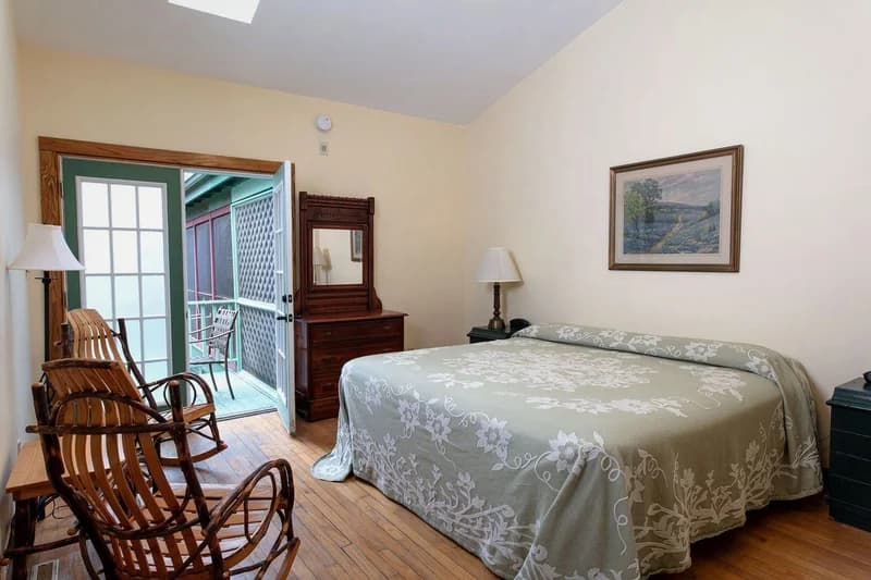Hotels with jacuzzi in room in Union Pier