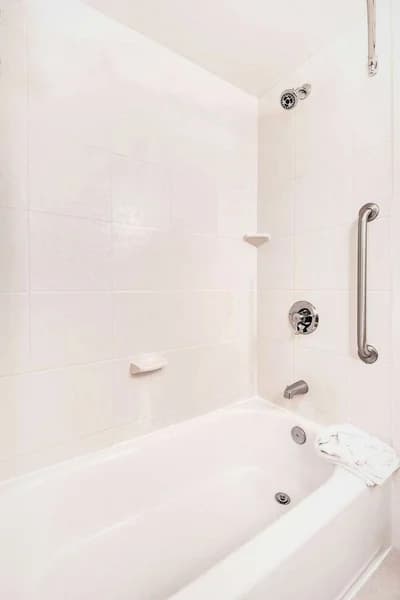 Hotels with jacuzzi in room in Waldorf