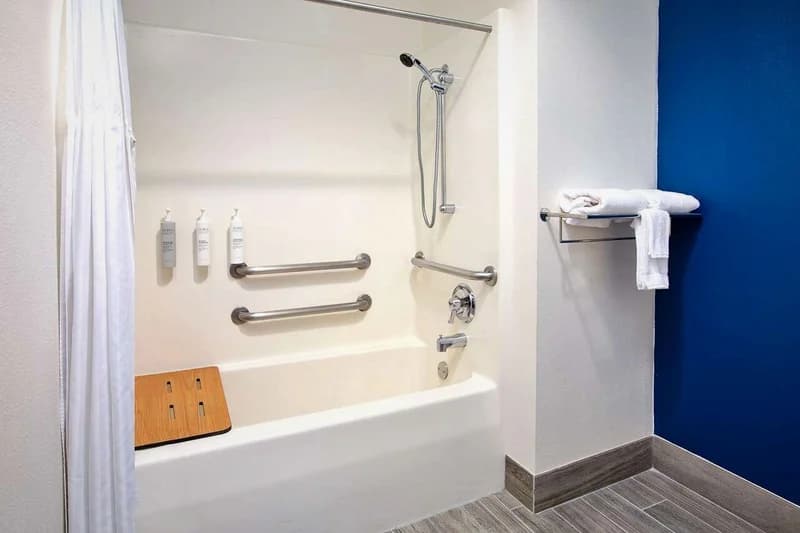 Hotels with jacuzzi in room in Walker