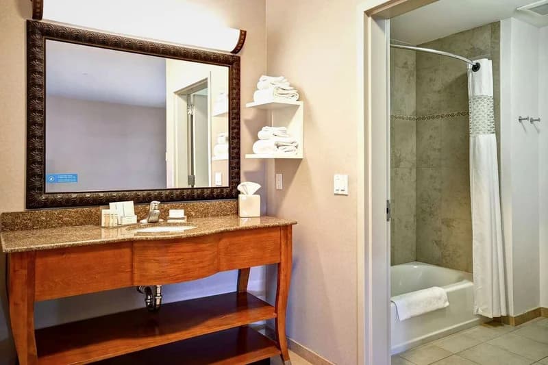 Hotels with jacuzzi in room in West Jordan