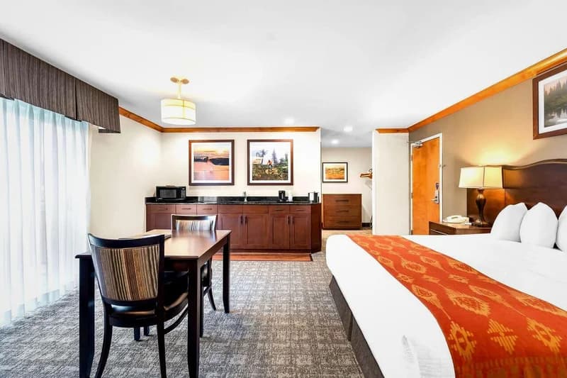 Hotels with jacuzzi in room in Whitefish