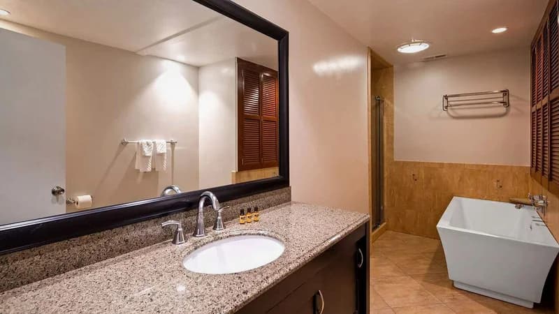 Best Western Plus Coastline Inn