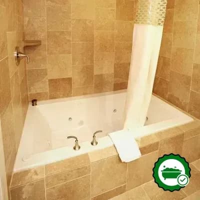 Hotels with jacuzzi in room in Woods Cross