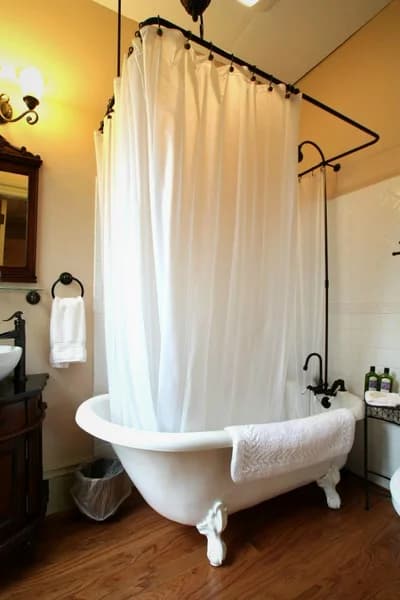 Hotels with jacuzzi in room in Wrentham