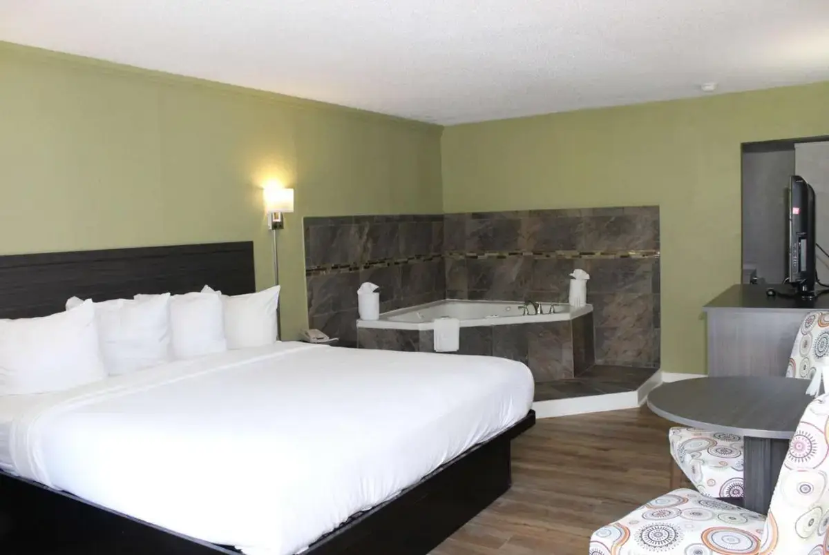 In-room hot tub at Baymont by Wyndham Front Royal Near Shenandoah National Park in Front Royal, VA
