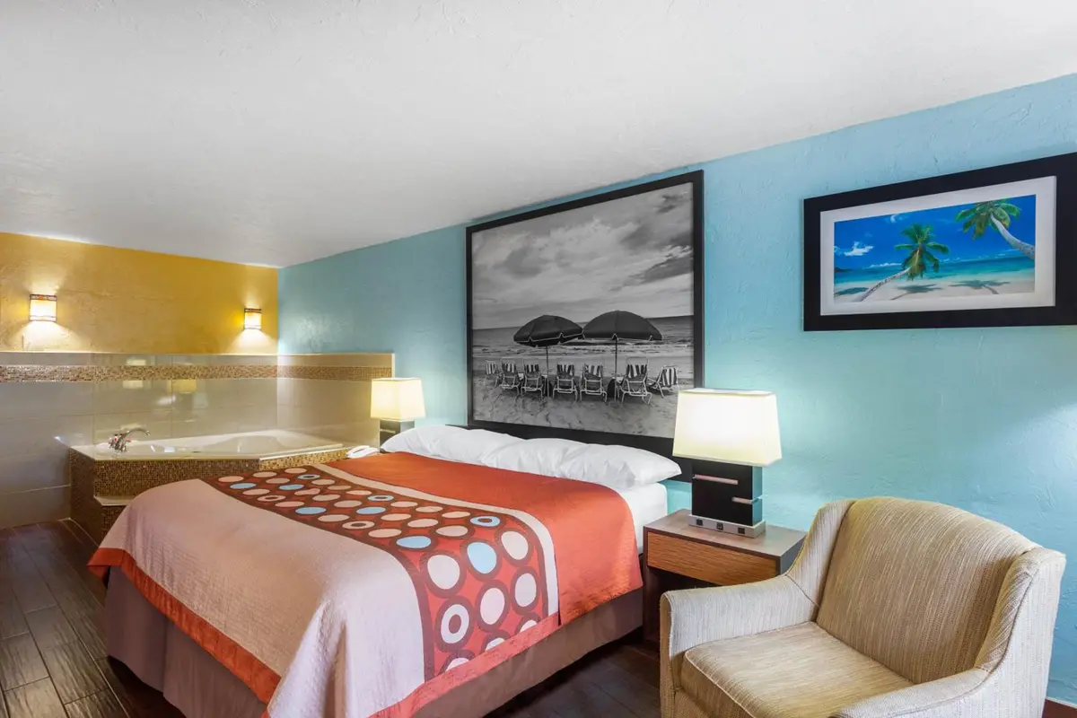 Super 8 by Wyndham Bradenton Sarasota Area hotel photo 1 in Bradenton, Florida